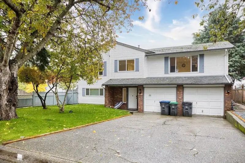 15286 84A AVENUE - photo 1 of 37