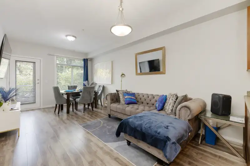 202 13277 108 AVENUE - photo 3 of 16