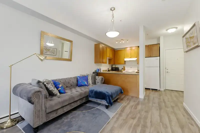 202 13277 108 AVENUE - photo 4 of 16