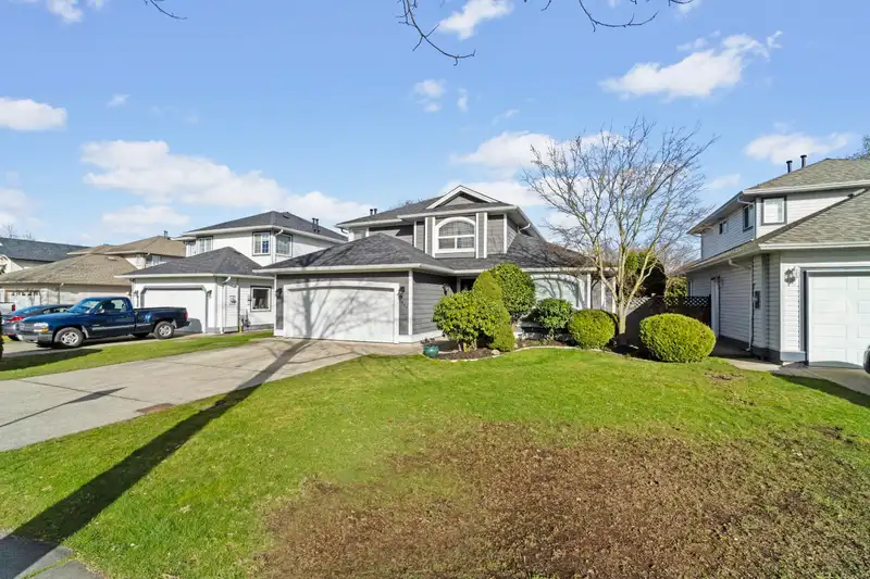 6456 188 STREET - photo 2 of 37