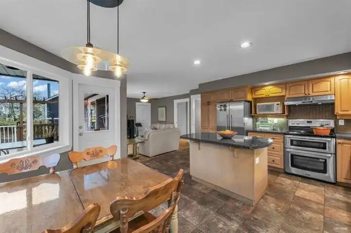 8623 147A STREET - photo 2 of 18