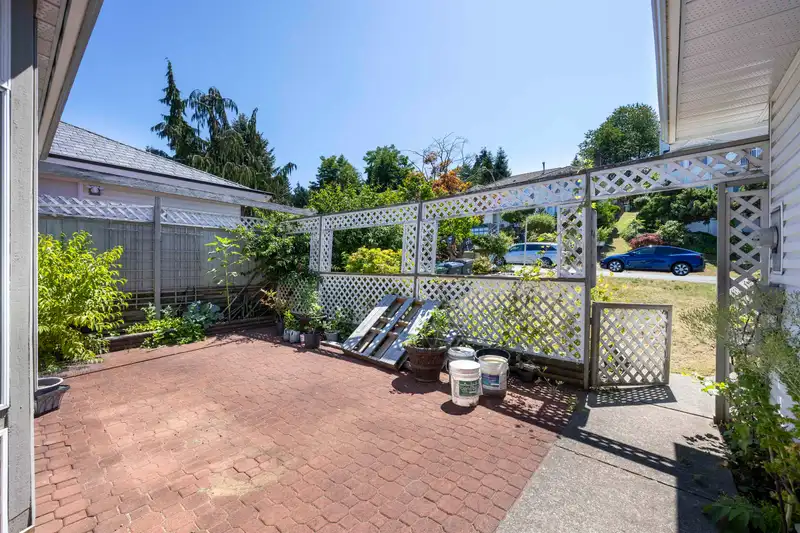 13957 115A AVENUE - photo 2 of 29