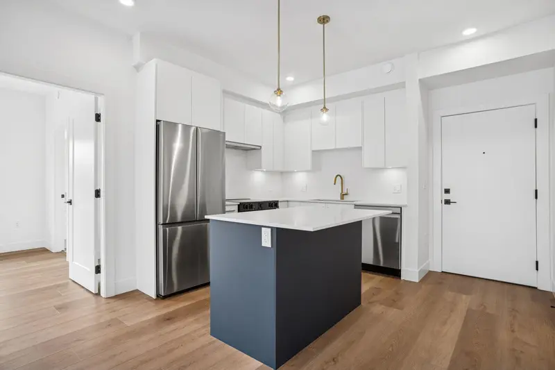 408 20286 72B AVENUE - photo 2 of 21