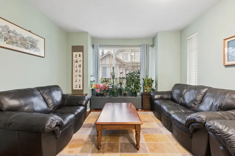 32 15868 85 AVENUE - photo 2 of 22