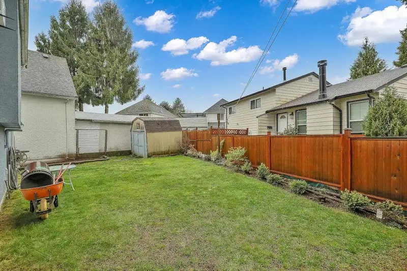 12902 72A AVENUE - photo 2 of 23