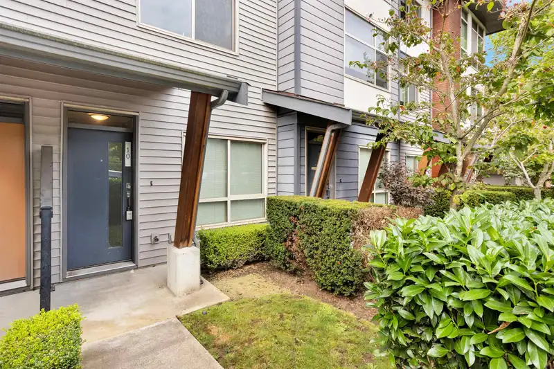 10 8473 163 STREET - photo 2 of 23