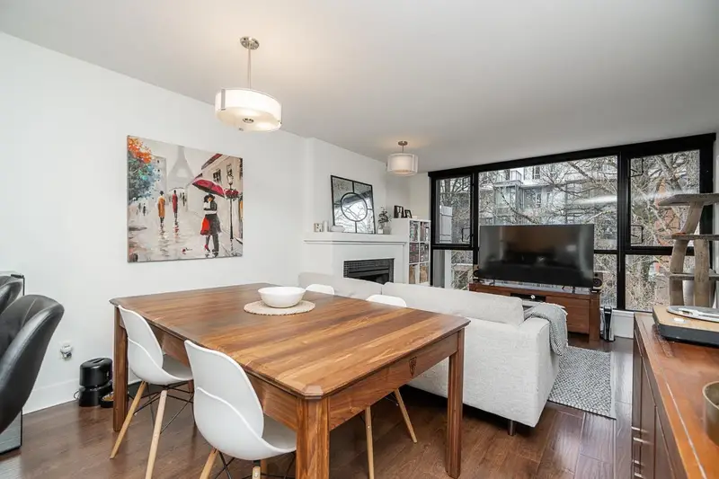 502 2036 W 10TH AVENUE - photo 4 of 25