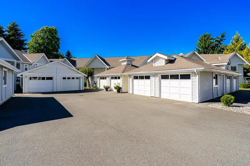 206 9109 154 STREET - photo 4 of 39