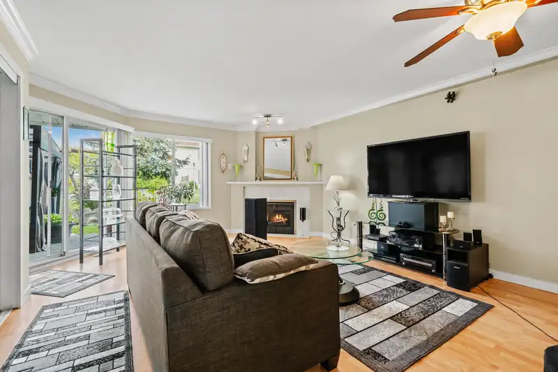 43 9273 122ND STREET - photo 4 of 19