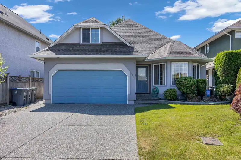 5815 188 STREET - photo 2 of 29