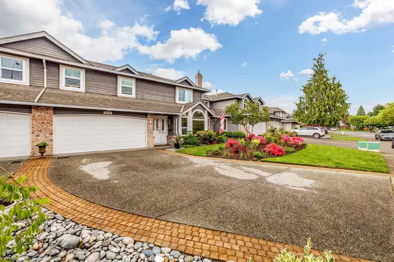 6131 W BOUNDARY DRIVE - photo 2 of 30