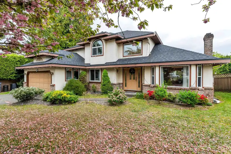 10528 168A STREET - photo 2 of 40