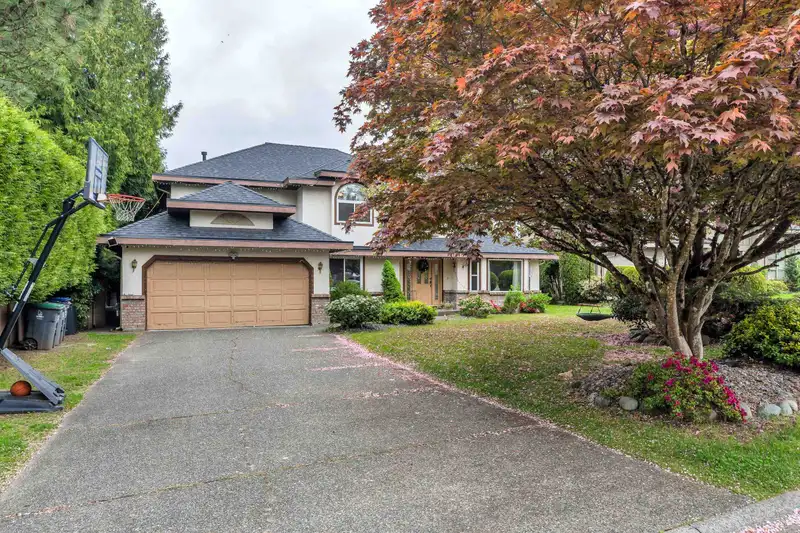 10528 168A STREET - photo 3 of 40