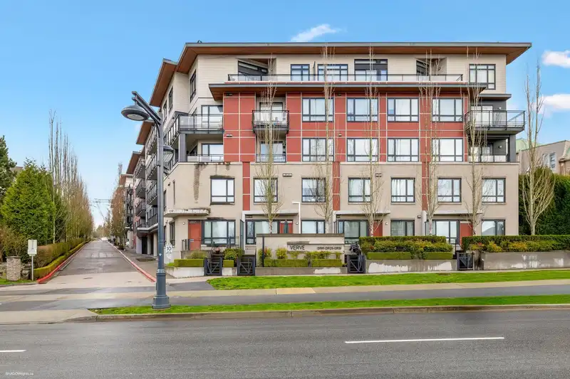 313 13931 FRASER HIGHWAY - photo 2 of 31