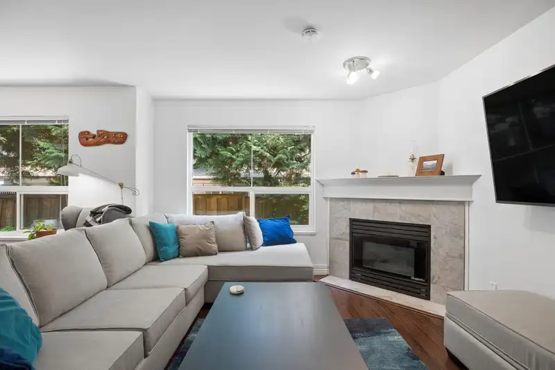 30 16155 82 AVENUE - photo 2 of 25