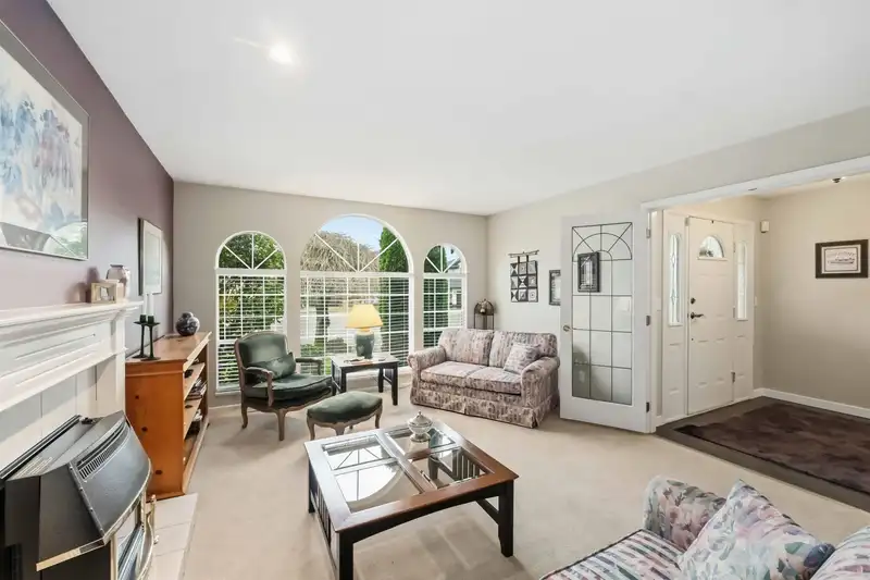 5653 187 STREET - photo 2 of 40