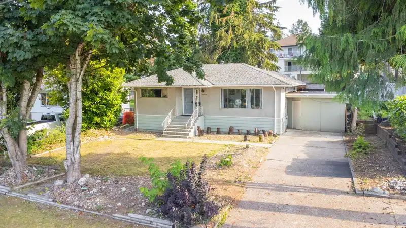 11712 97 AVENUE - photo 1 of 25