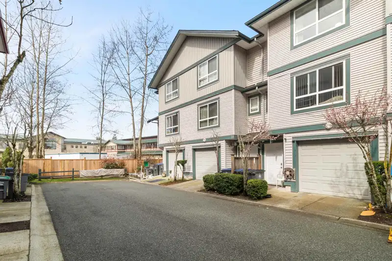18 12730 66 AVENUE - photo 2 of 20