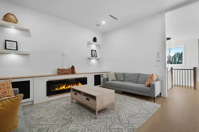 15037 87B AVENUE - photo 3 of 39