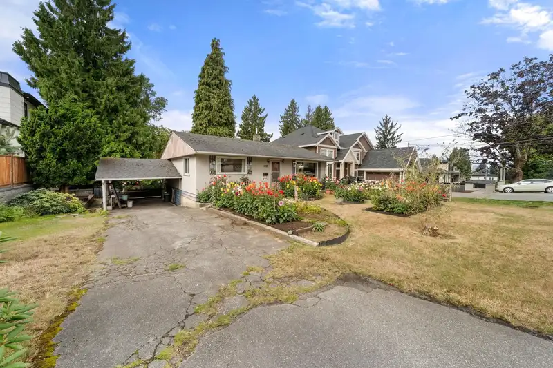 9841 121 STREET - photo 1 of 25