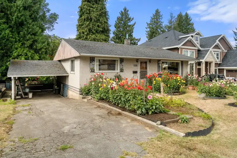 9841 121 STREET - photo 2 of 25