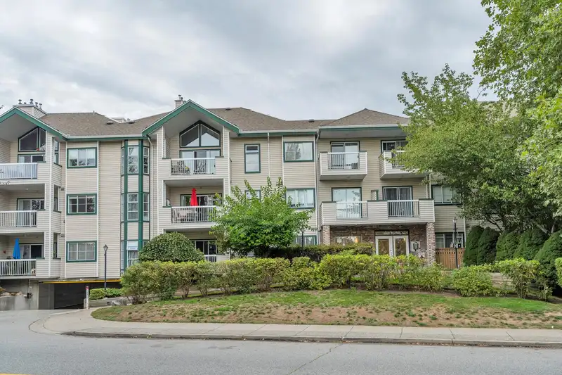 123 13911 70 AVENUE - photo 1 of 40