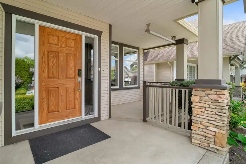 18864 69A AVENUE - photo 2 of 31