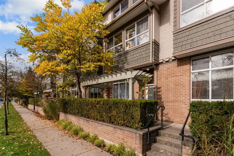 5 15353 100 AVENUE - photo 1 of 25