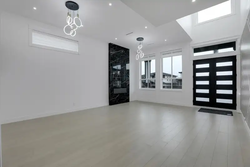 9763 177B STREET - photo 3 of 39