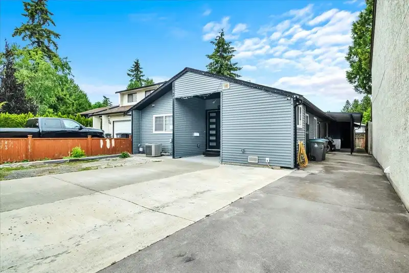 7068 129A STREET - photo 2 of 32