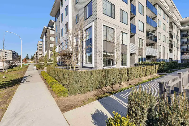 122 15825 85 AVENUE - photo 3 of 32