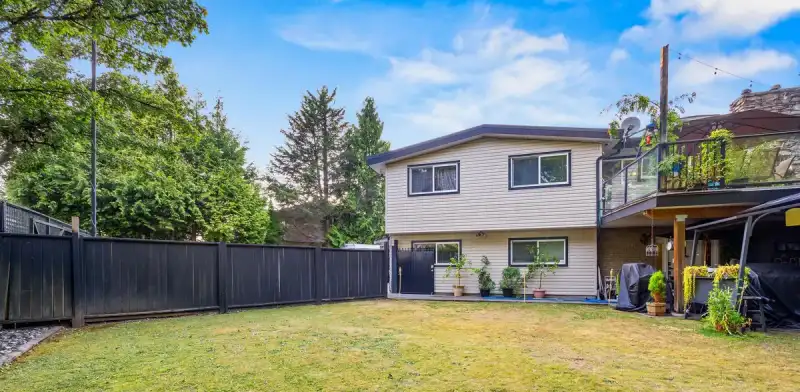 15797 92 AVENUE - photo 1 of 30