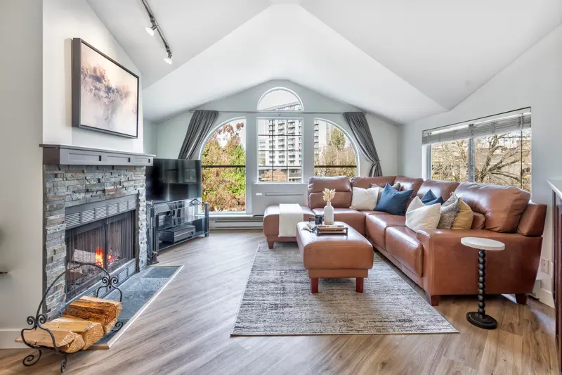 406 888 13TH AVENUE - photo 2 of 25