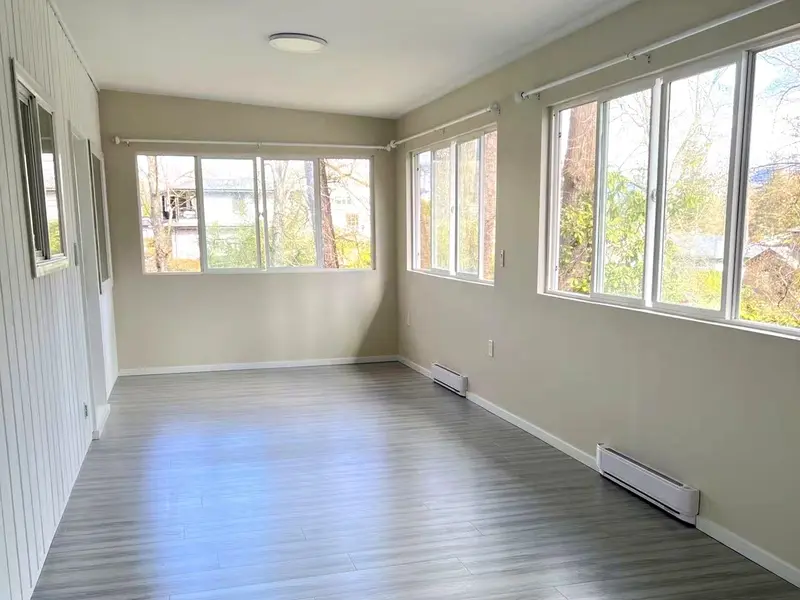 4383 PINEWOOD CRESCENT - photo 4 of 15