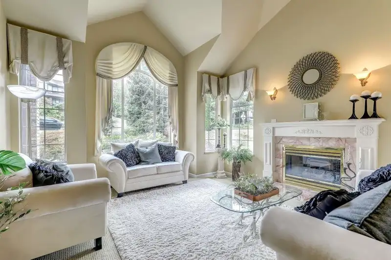 16382 77 AVENUE - photo 4 of 40