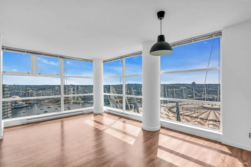 3201 111 W GEORGIA STREET - photo 1 of 20