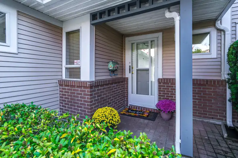 148 14154 103 AVENUE - photo 2 of 40