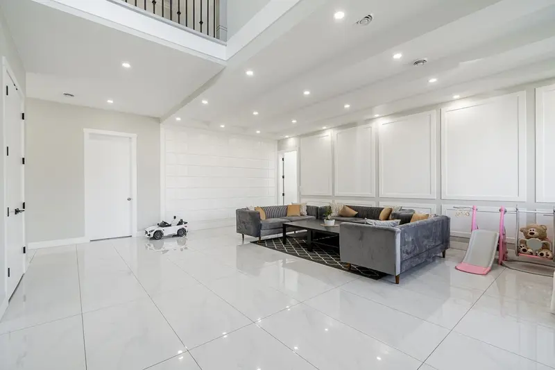 9185 139 STREET - photo 4 of 25