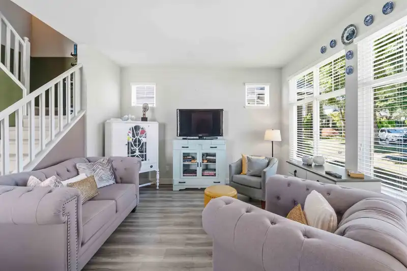 5666 149A STREET - photo 3 of 39