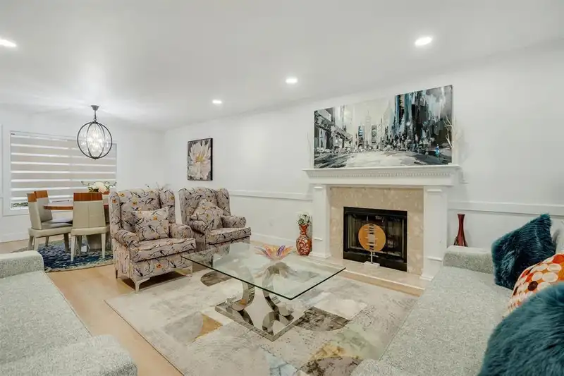8719 140B STREET - photo 4 of 35