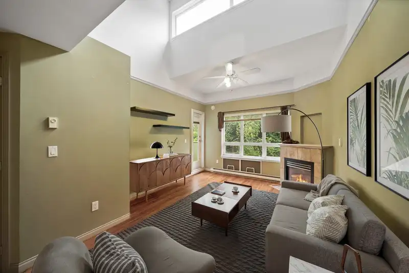 410 14377 103 AVENUE - photo 1 of 36