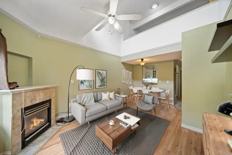 410 14377 103 AVENUE - photo 3 of 36