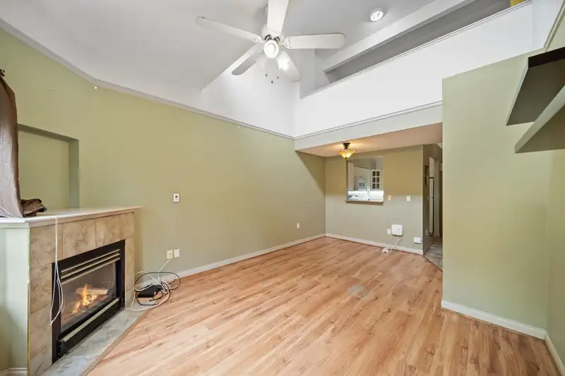 410 14377 103 AVENUE - photo 4 of 36