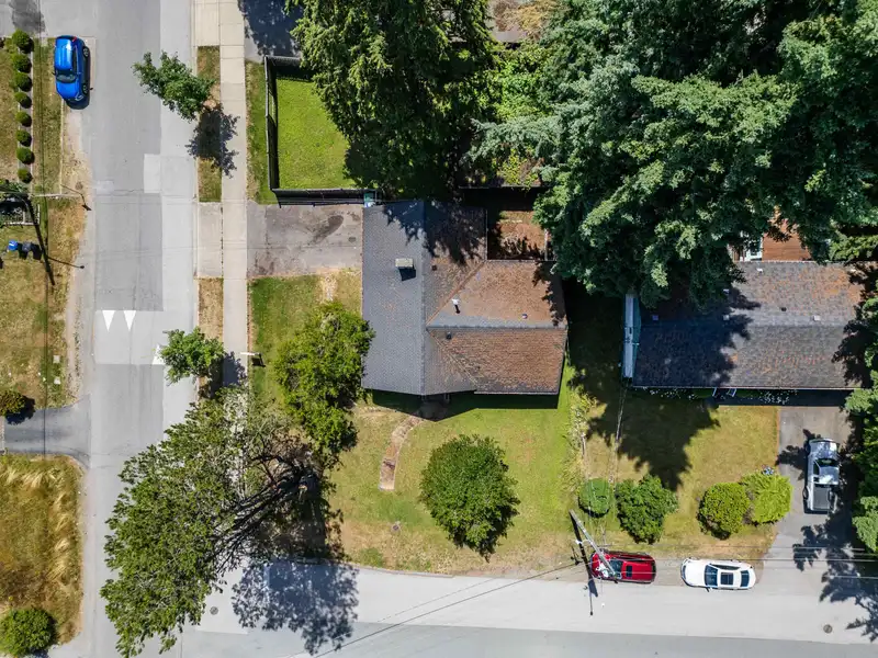 14588 110A AVENUE - photo 4 of 24