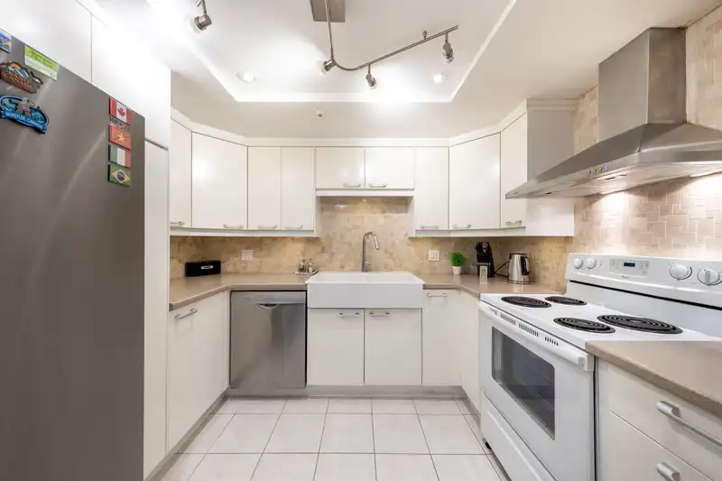 908 13383 108 AVENUE - photo 2 of 30