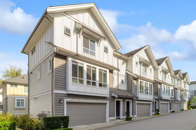 97 9688 162A STREET - photo 2 of 31