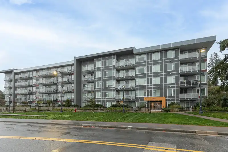 406 10838 WHALLEY BOULEVARD - photo 2 of 21