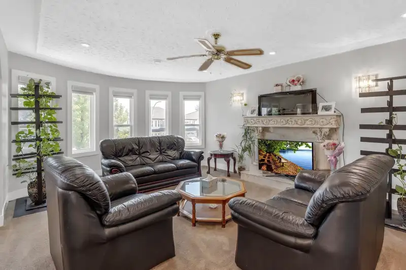 12481 75A AVENUE - photo 4 of 31