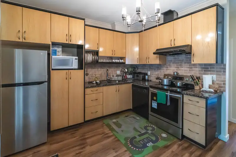 27 12585 72 AVENUE - photo 2 of 16