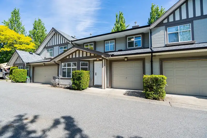 38 15968 82 AVENUE - photo 3 of 30